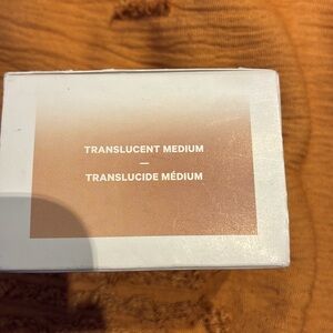 Milk Makeup BLUR & SET SETTING POWDER